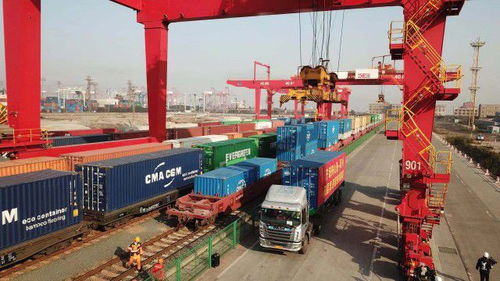 國內(nèi)首條雙層集裝箱海鐵聯(lián)運班列成功首發(fā)，寧波舟山港引領(lǐng)高效貨運新篇章